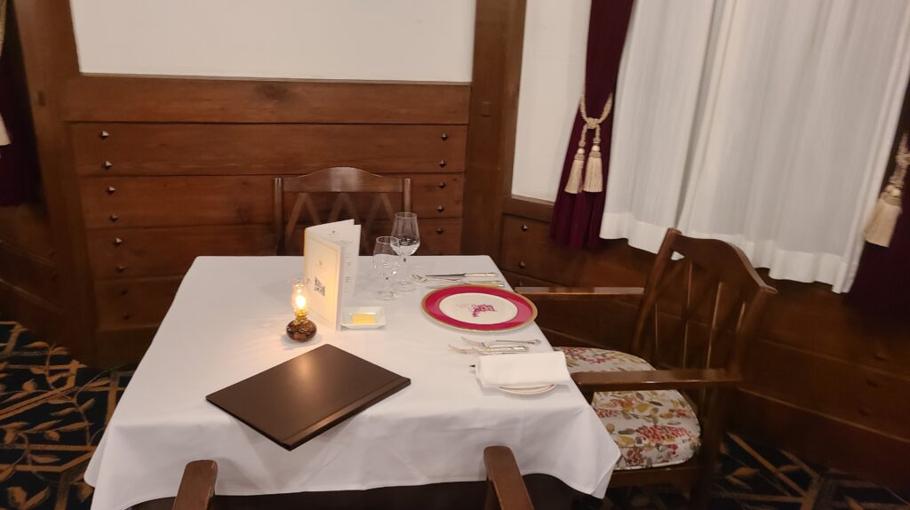 帝国ホテル　ダイニングルーム　コースディナー