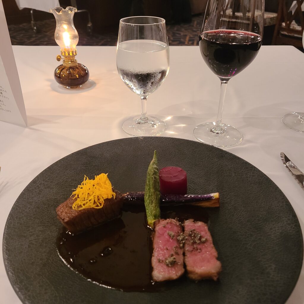 帝国ホテル　ダイニングルーム　コースディナー