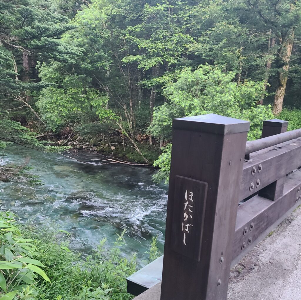 早朝の上高地　穂高橋