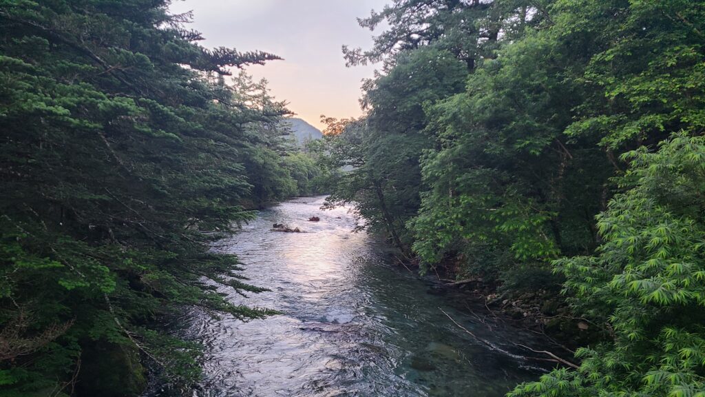 早朝の上高地　穂高橋