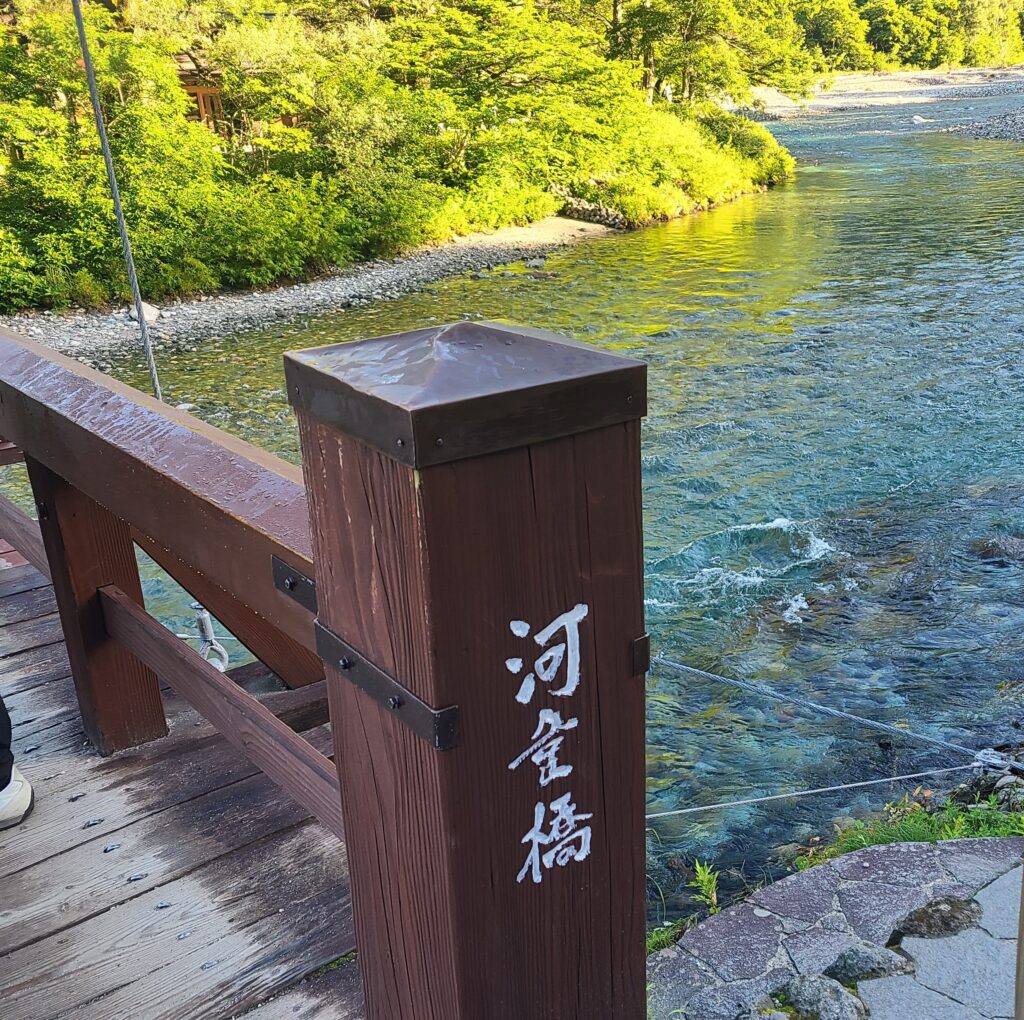 早朝の上高地　河童橋