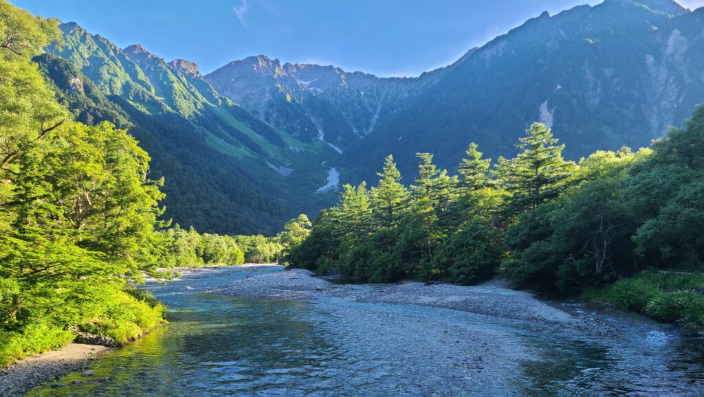 早朝の上高地　河童橋