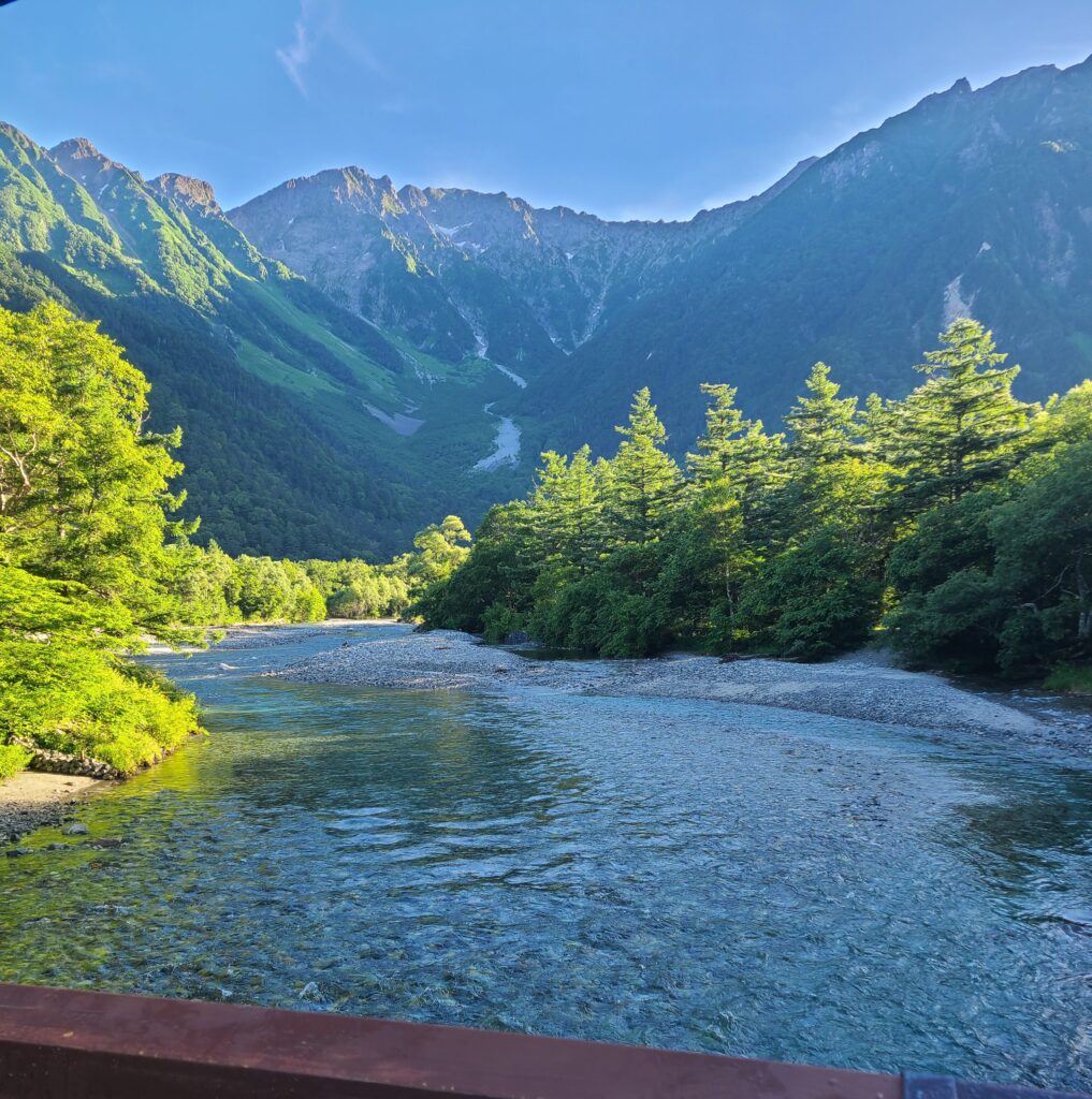 早朝の上高地　河童橋