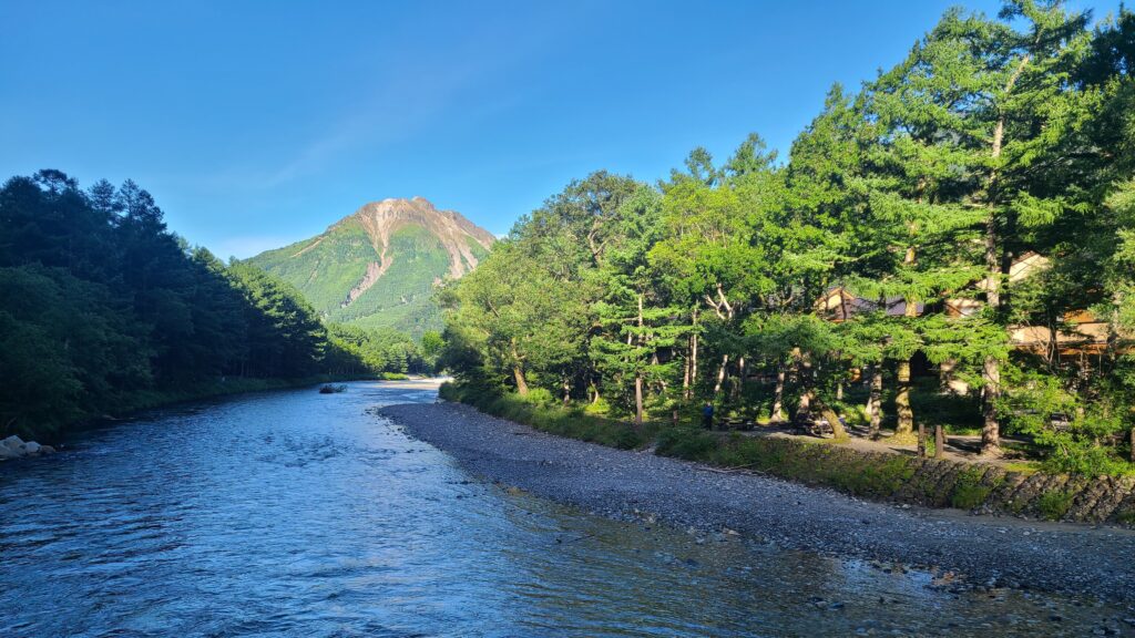 早朝の上高地　河童橋
