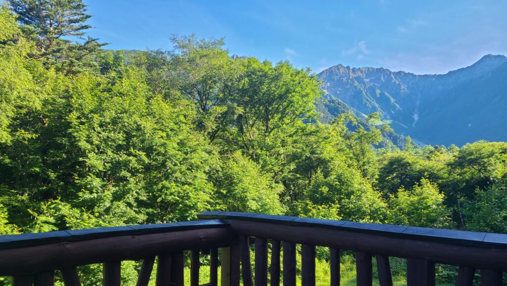 早朝の上高地　上高地帝国ホテル　バルコニー