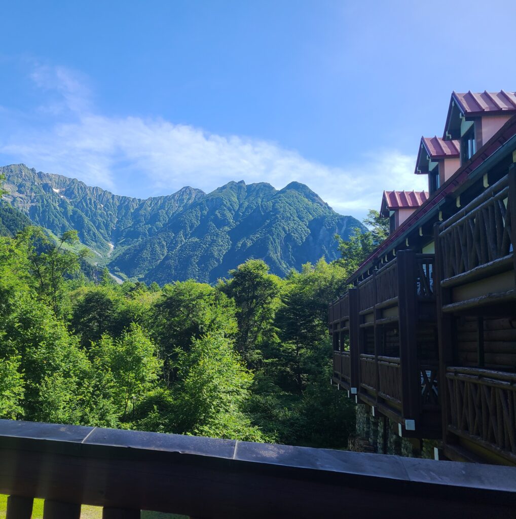 早朝の上高地　上高地帝国ホテル　バルコニー