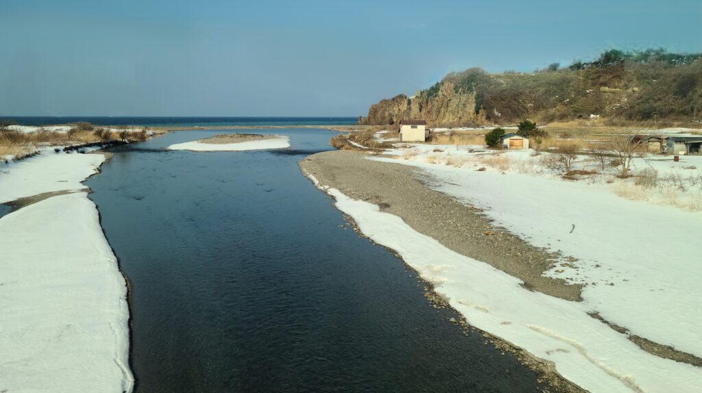 リゾートしらかみ　雪景色　車窓からの景色