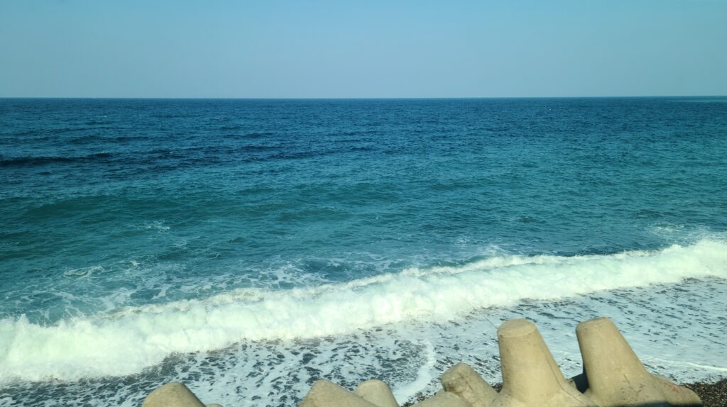 リゾートしらかみ　日本海　車窓からの景色