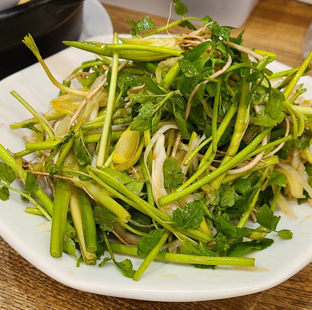 秋田　永楽食堂　せりサラダ