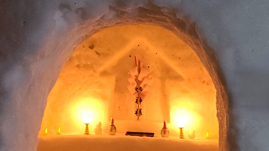 水神様を祀ったかまくら