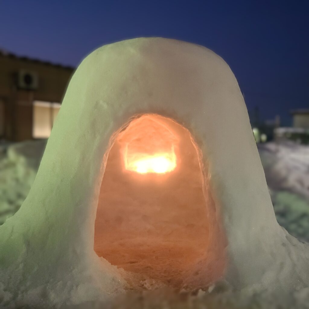 横手の素朴なかまくら