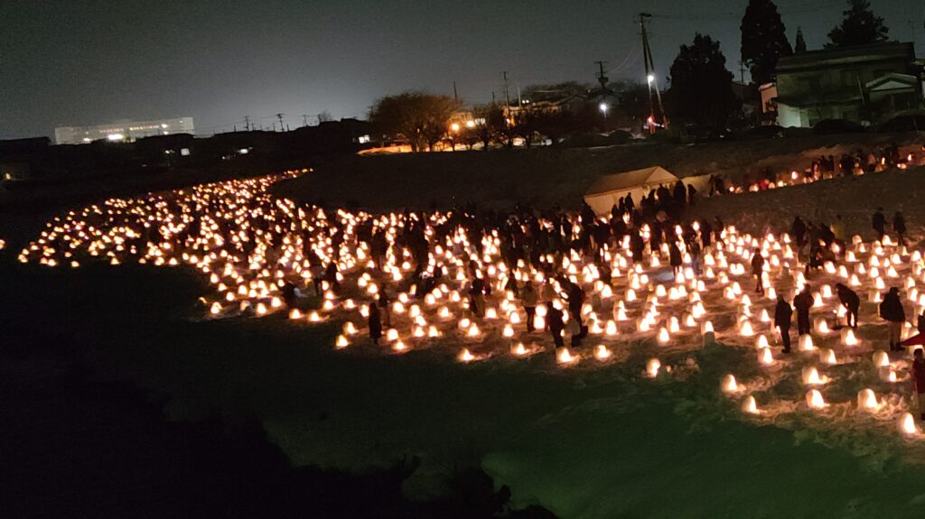 蛇の崎川原のかまくら遠景