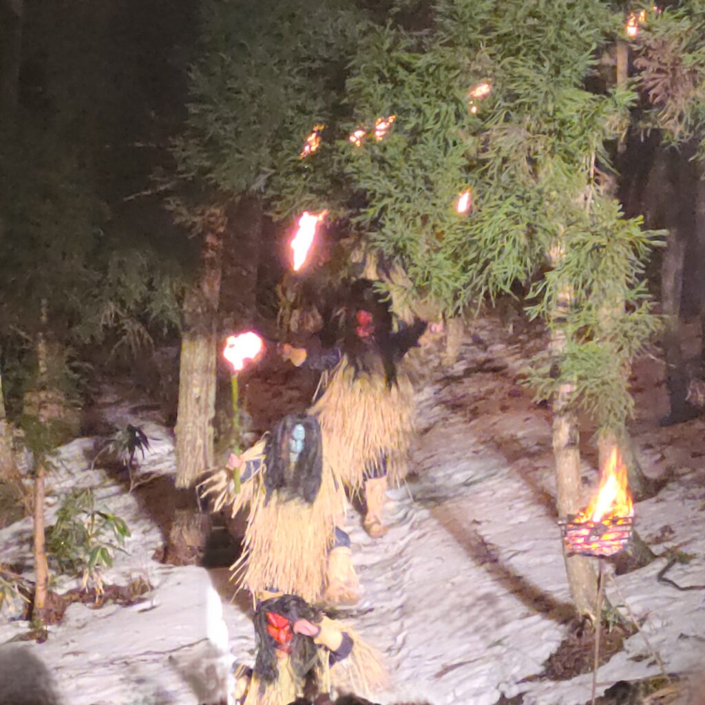 なまはげ祭り　なまはげ下山