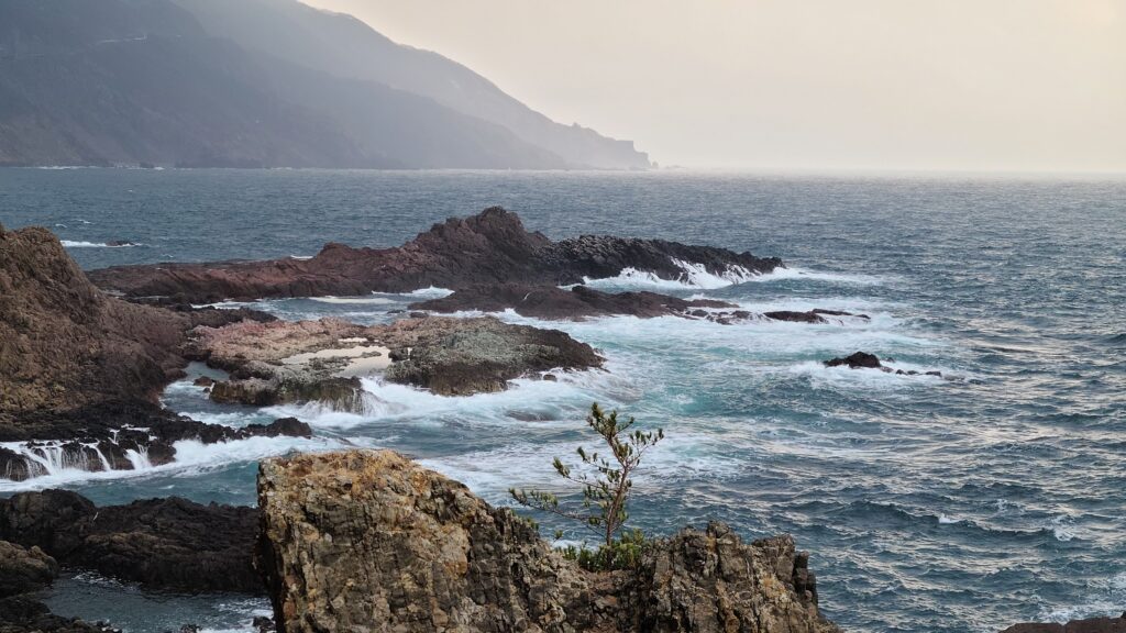 男鹿半島　日本海の絶景　海沿いホテルからの眺望