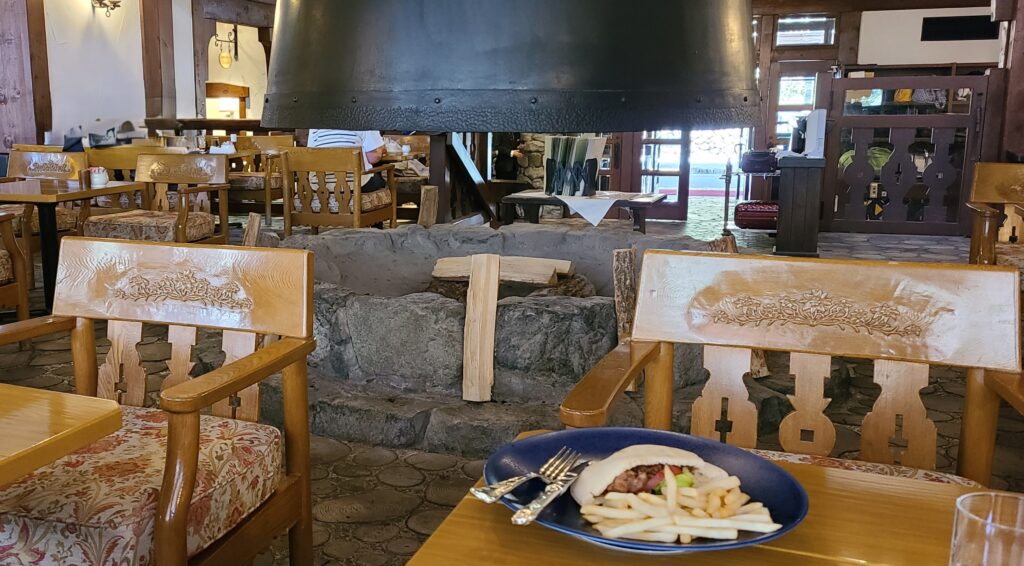 上高地帝国ホテル　「グリンデルワルト」の特製ローストビーフのピタサンドイッチ
