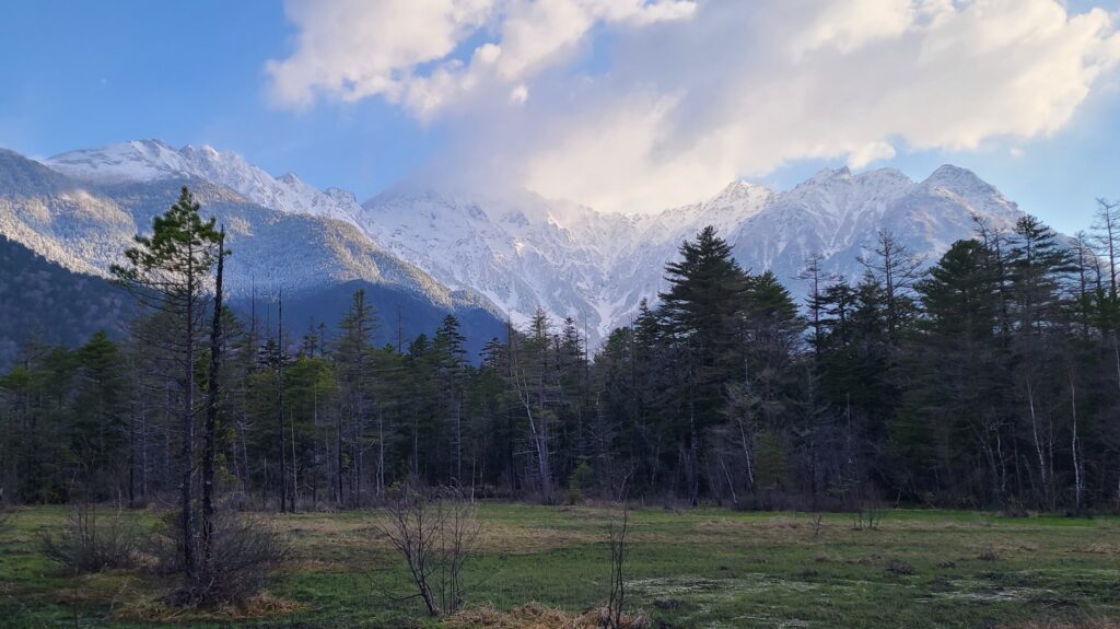 上高地　田代湿原　残雪の穂高連邦