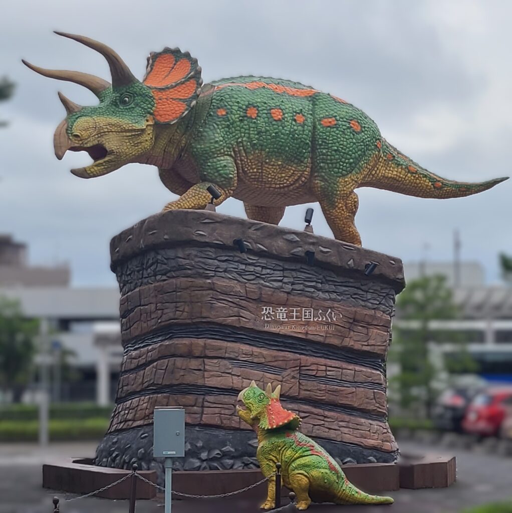 福井駅 恐竜